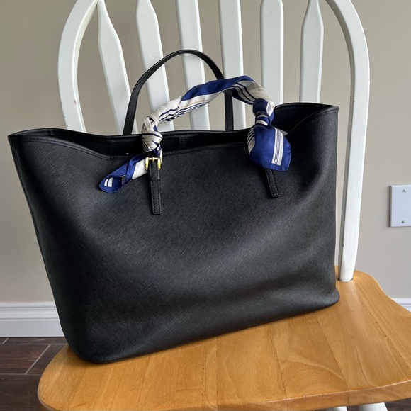 Authentic Michael Kors Genuine Leather Shoulder Bag+a bonus silk scarf - Picture 4 of 13